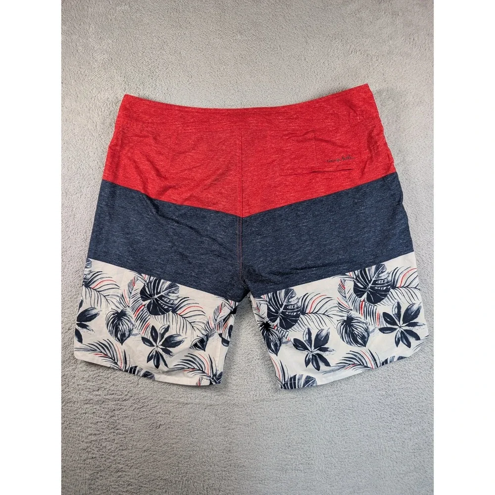 Travis Mathew Mens Board Shorts Red Blue White Floral USA Patch 77382-00 Size 36